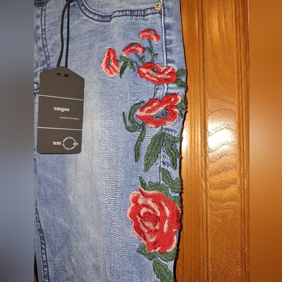 Umgee NWT embroidered flare leg jeans in a size 30 waist and 33 inseam - Picture 10 of 11